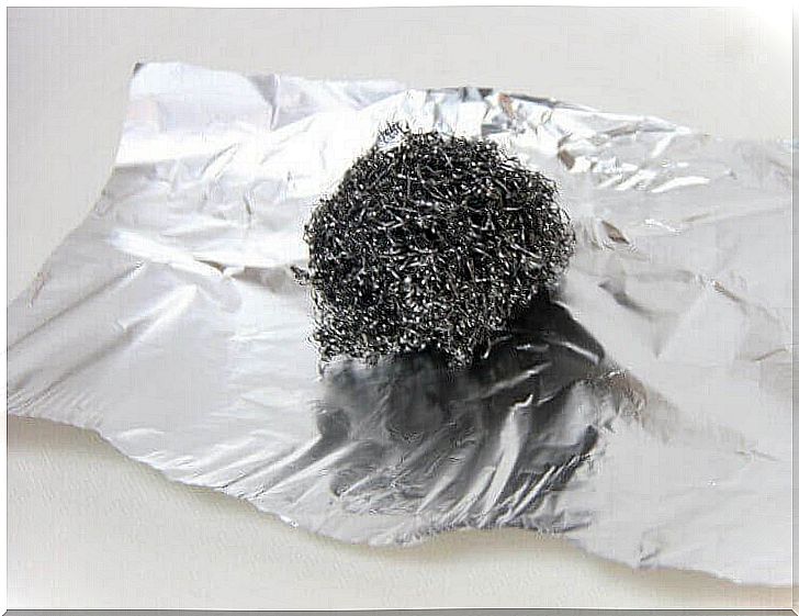 12 unique ways to use tinfoil at home