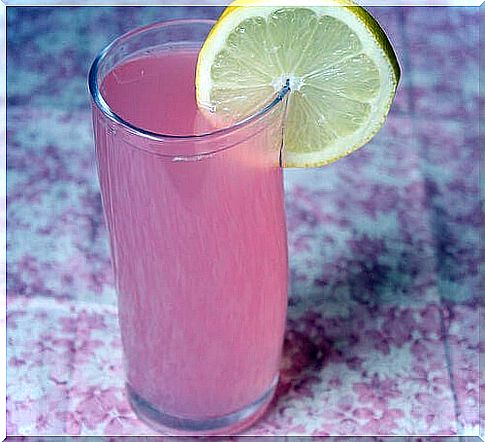 water with lemon and pink himalya salt