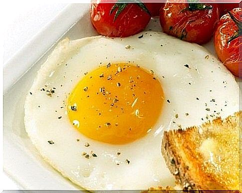 Mirror Egg With Tomatoes