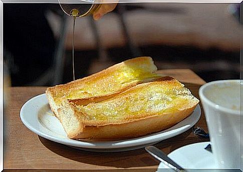 Bread with olive oil is easy to make.