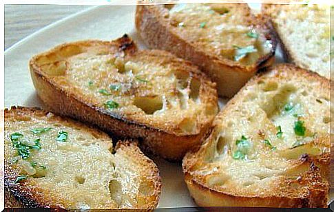 Bread with olive oil also goes well with other spices, such as parsley and oregano.