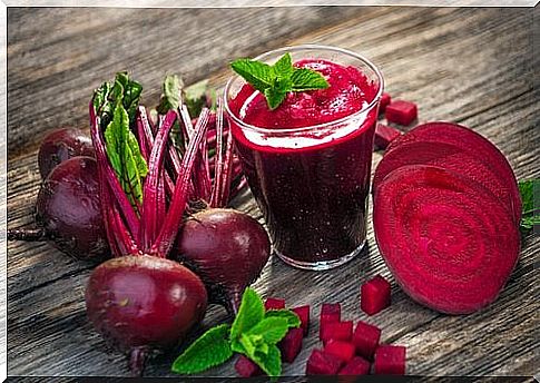 Charge your liver with this blueberry and beetroot smoothie