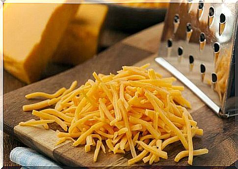 Grated cheddar cheese