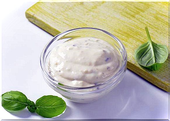 Delicious homemade recipe for garlic sauce