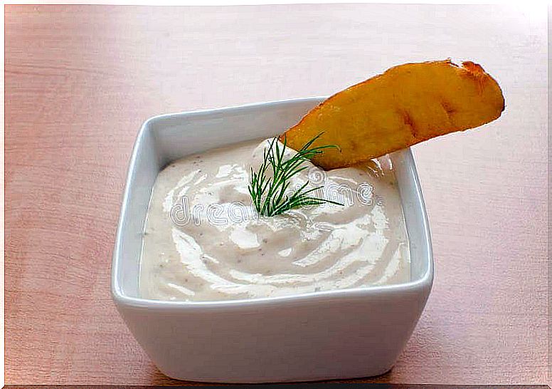 Garlic sauce with carrot