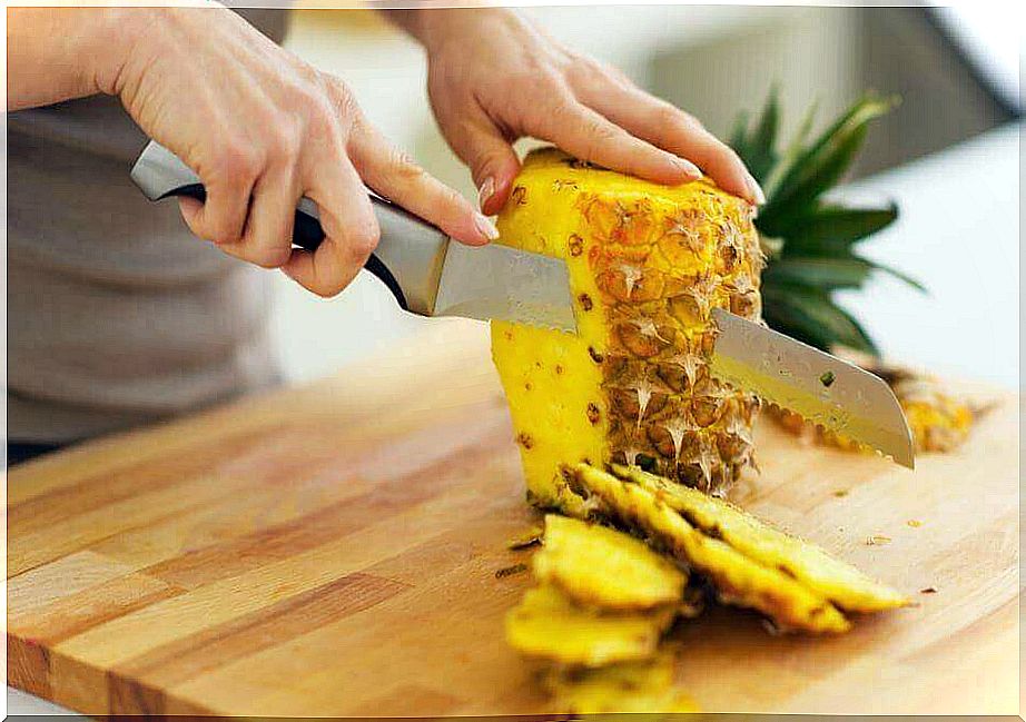 pineapple slicing