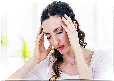 Woman has migraine