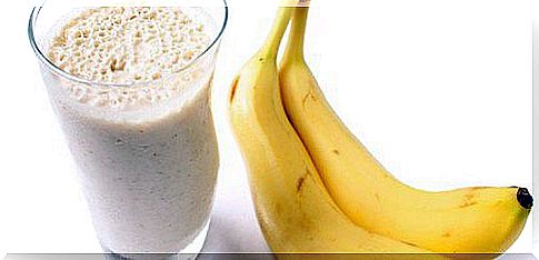 Fight fluid retention with banana smoothies