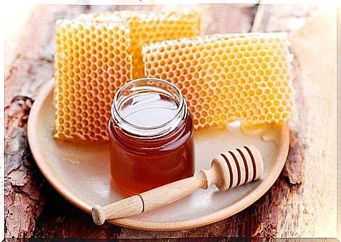 Honey to treat ingrown nails