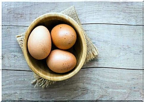 Eggs in wooden bowl