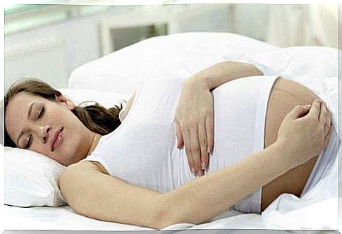 Pregnant woman sleeping on her back