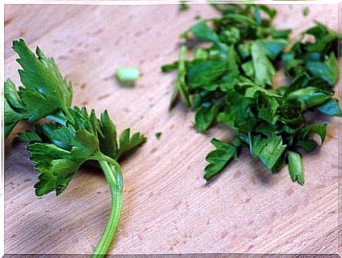 Parsley can help you remove discolorations