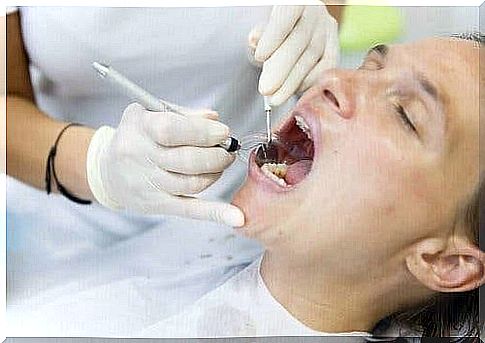 Dentist checks patient for hyperdontia