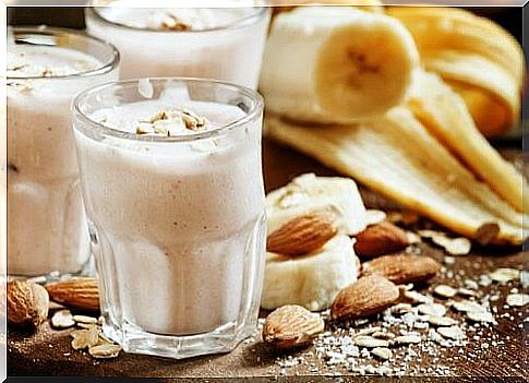 Smoothie with almond and ginger that gives beautiful skin