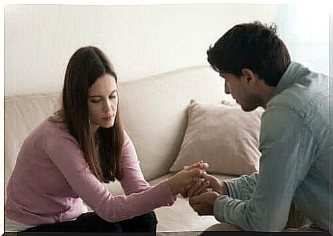 Couple on sofa talking together as a result of dating a narcissist