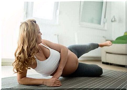 Woman doing exercise exercises for pregnant women