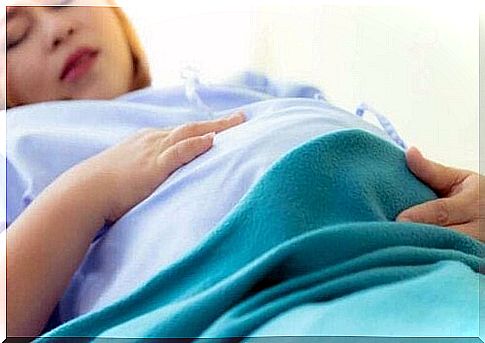 Pregnant woman is hospitalized and must have performed one of the common types of abortion